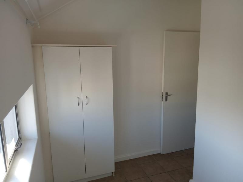 To Let 2 Bedroom Property for Rent in Uitzicht Western Cape